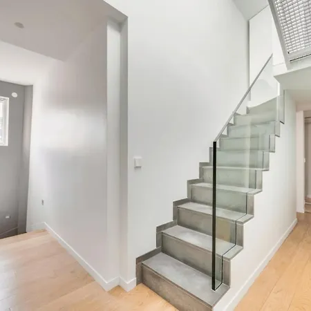 Elegant Apartment Offers Three Bedrooms Paris