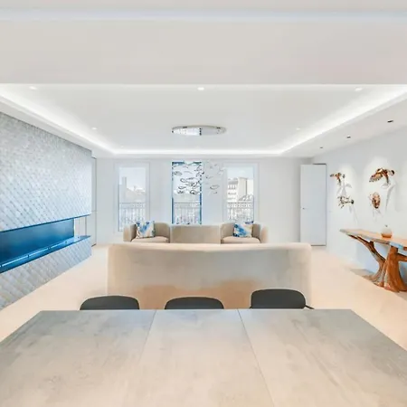 Elegant Apartment Offers Three Bedrooms Apartment Paris