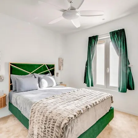 Elegant Apartment Offers Three Bedrooms Apartment *