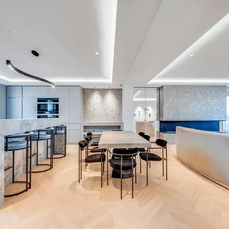 Apartment Elegant Apartment Offers Three Bedrooms *